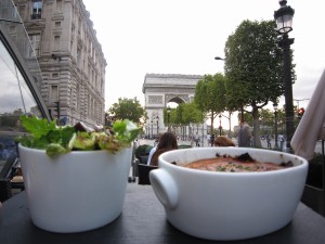 1-8フランス　パリ　凱旋門横で夕食 (1)